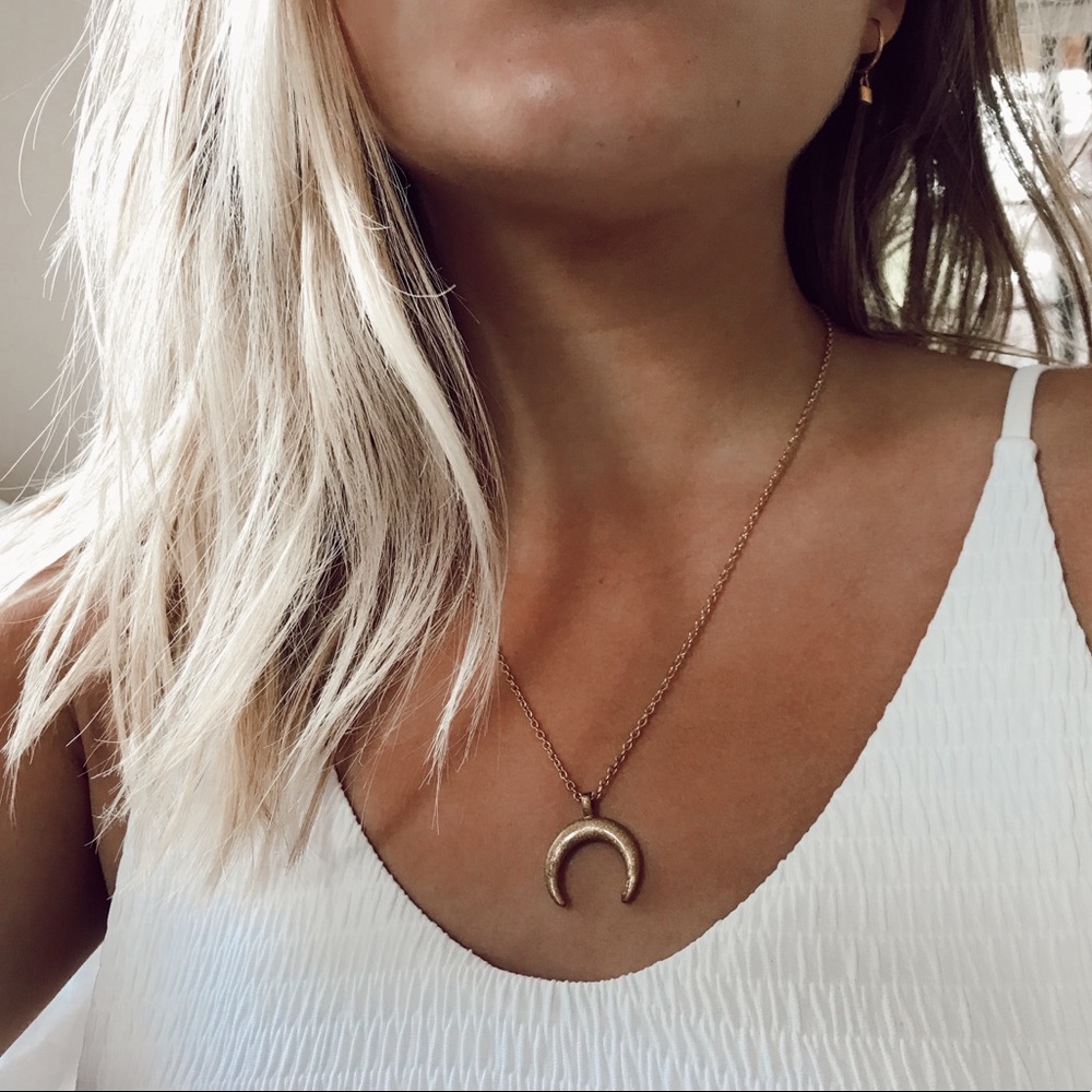 Crescent horn gold necklace
